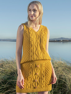 Ladies V-Neck Aran WoolSlipover 10 Ladies V-Neck Aran WoolSlipover
