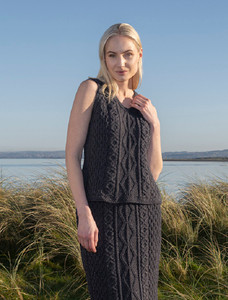 Ladies V-Neck Aran WoolSlipover 12 Ladies V-Neck Aran WoolSlipover