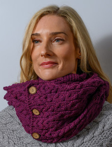 Araânâ Snooâd Scarf with Buttoâns
